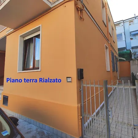 32 - In Centro A 300 Mt Dal Mare Porto SantʼElpidio